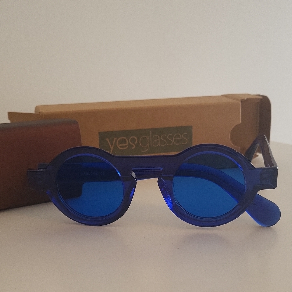 Yesglasses Blue Round Sunglasses